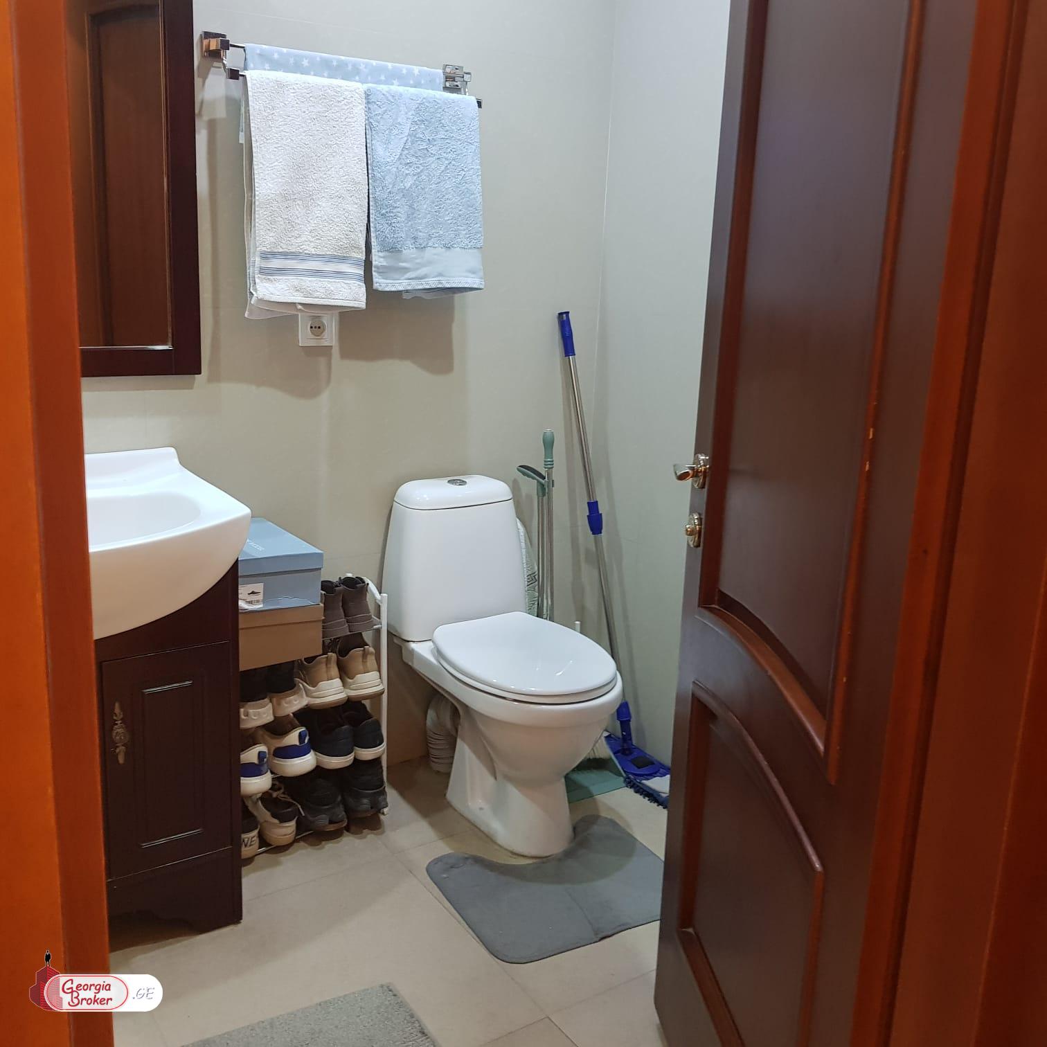 продается квартира с новым ремонтом 3-комнаты